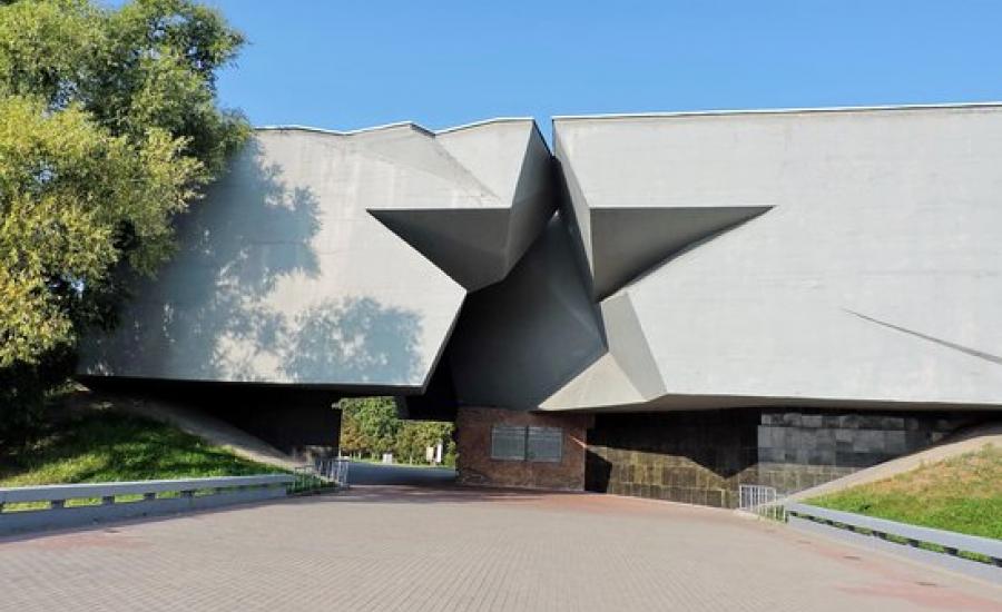 Экскурсия в Брест из Витебска Брестская крепость вход в мемориал