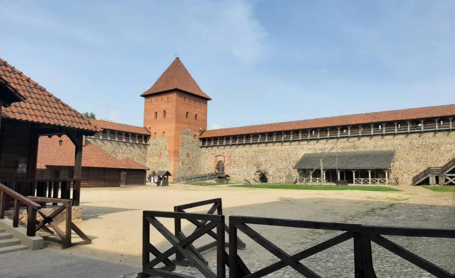 Лидский замок туры из Витебска